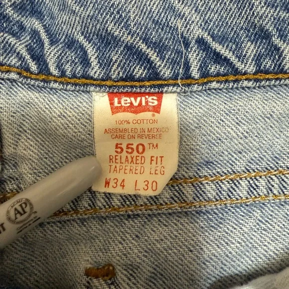Vintage Levi’s 550 Jeans Men’s 34x30 Relaxed Fit Tapered Leg Blue Denim